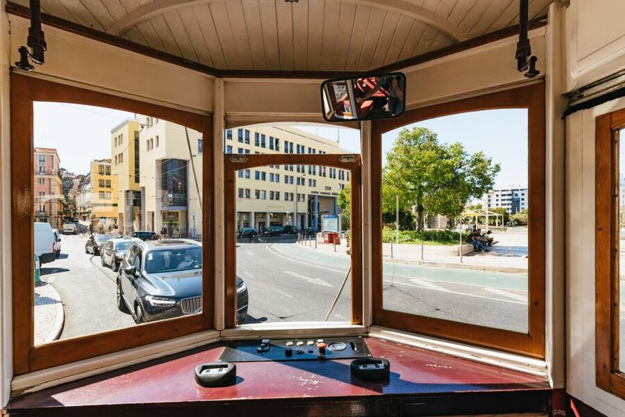 Lisbon: 72/96-Hour Hop-On Hop-Off Bus, Tram & Boat Ticket - Tagus River on the Yellow Boat: One Way Views and Best Timing