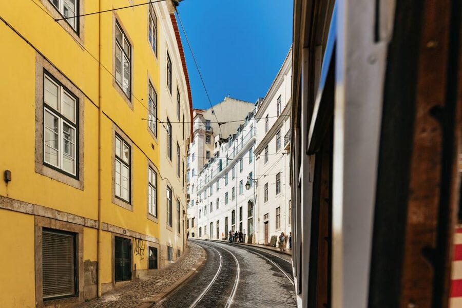 Lisbon: 72/96-Hour Hop-On Hop-Off Bus, Tram & Boat Ticket - Audio Guide and Language Support: How the Story Gets Told