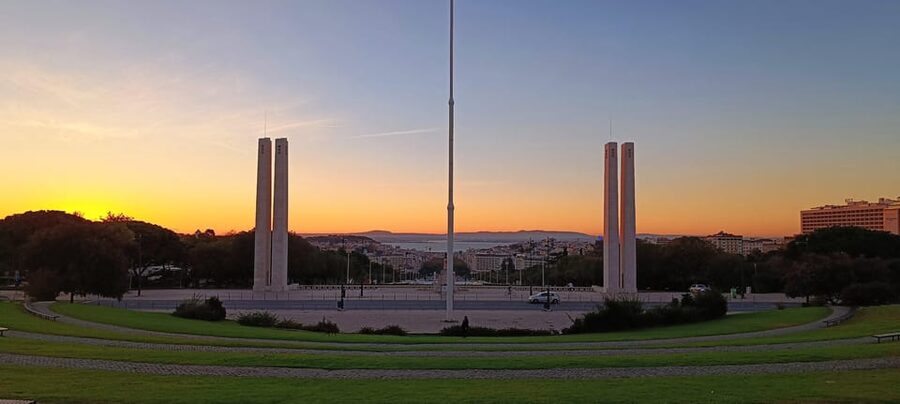 Lisbon: 8 Hour Private Tour through Lisbon (up to 7 people) - Gates of the Sun and São Jorge Castle: where the viewpoints pay off