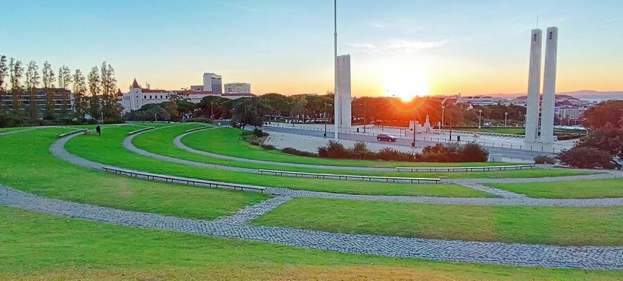 Lisbon: 8 Hour Private Tour through Lisbon (up to 7 people) - Time Out Market and São Bento: local food culture and civic architecture