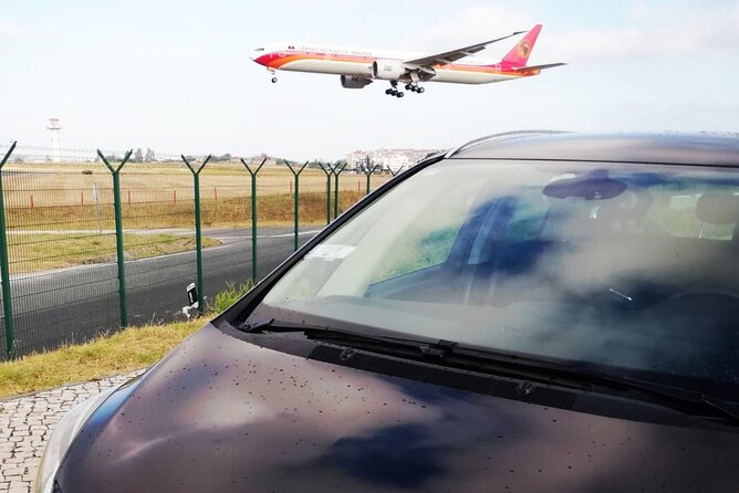 Lisbon Airport Private Transfer – Arrival, Departure or RoundTrip - Getting in after you land: arrival pickup at LIS