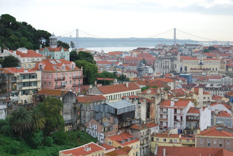 Lisbon: Alfama and São Jorge Castle Quarters Walking Tour - Why Alfama Makes This Half-Day Walk Worth It