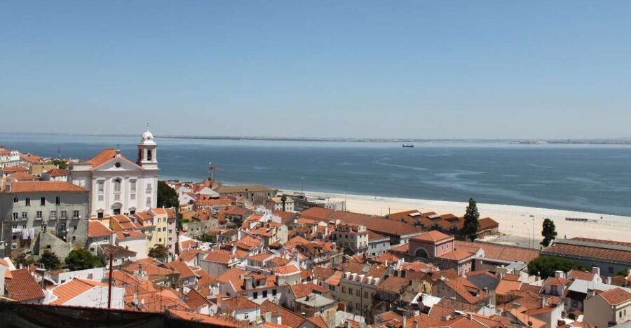Lisbon: Alfama and São Jorge Castle Quarters Walking Tour - Moorish Walls of São Jorge: Follow the Fortress Logic