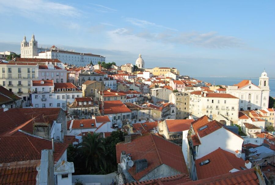 Lisbon: Alfama and São Jorge Castle Quarters Walking Tour - Portas do Sol Views: Where the City Shows Its Best Side