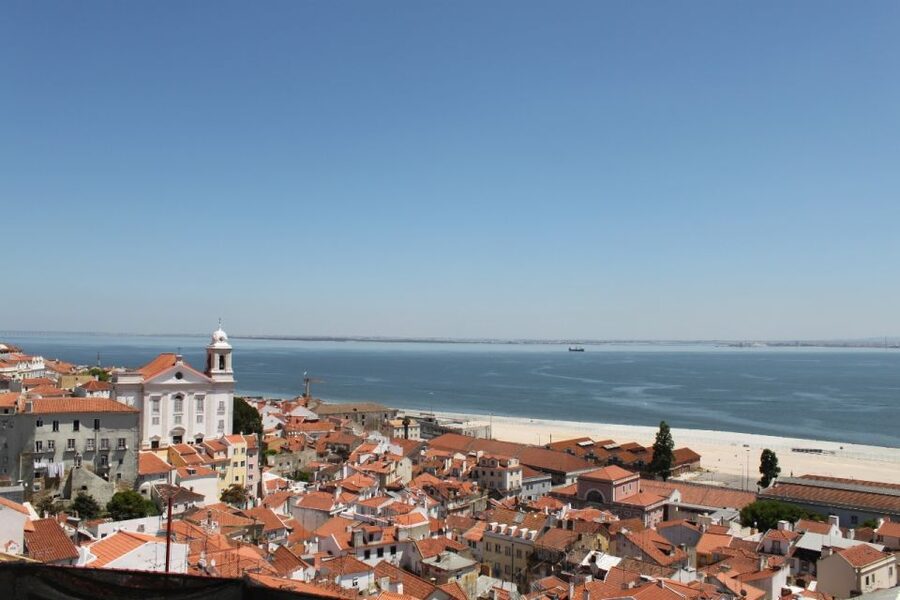 Lisbon: Alfama and São Jorge Castle Quarters Walking Tour - Secret Squares, Hidden Patios, and the Old Jewish Quarter Footsteps