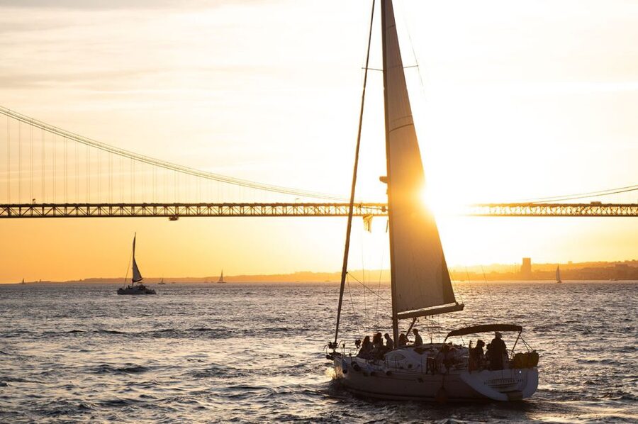 Lisbon: Alfama Charms, Tapas, Wine and Sunset Boat Cruise - The tapas stop: what you’ll actually eat (and why it’s a good strategy)
