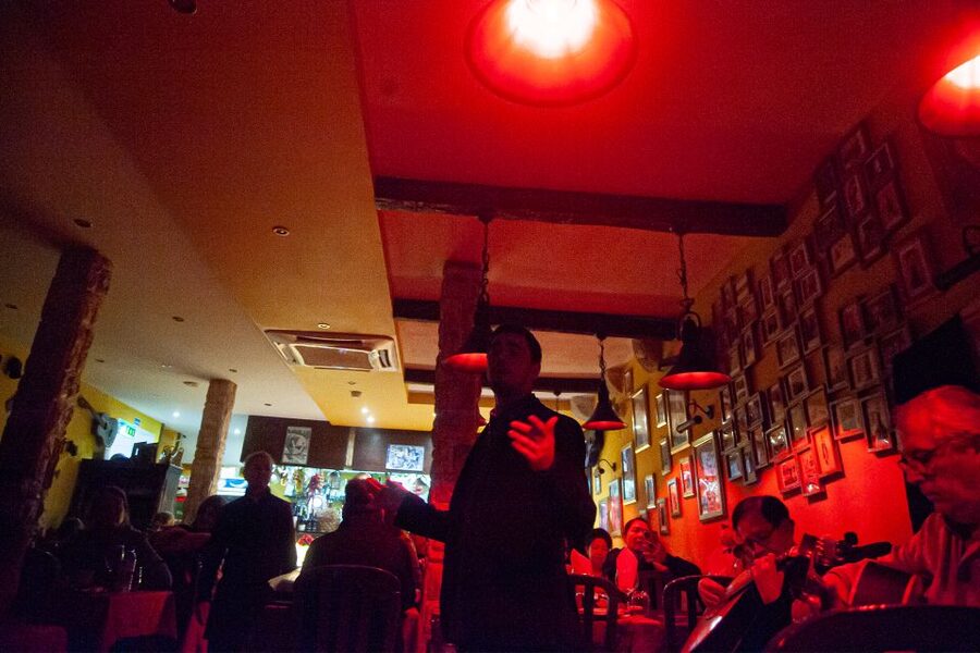 Lisbon: Alfama Tour and Live Fado with Traditional Dinner - Finding the group in Rossio: first 10 minutes matter