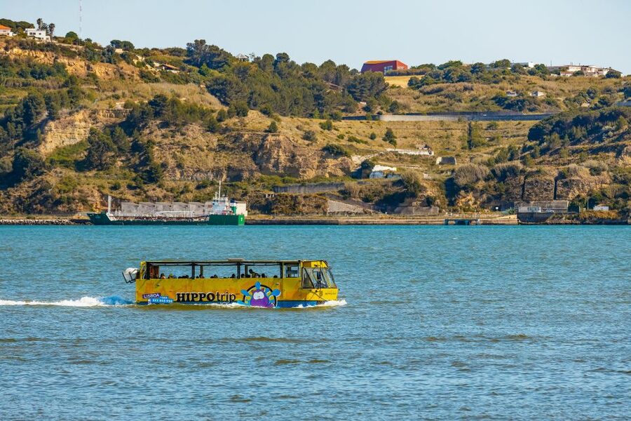 Lisbon: Amphibious Sightseeing Tour - The guides: humor, interaction, and that keep-it-moving energy