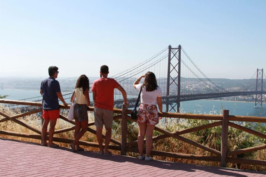 Lisbon: Arrábida and Sesimbra Day Trip with Wine - Sesimbra: Lunch on Your Schedule and an Optional Swim