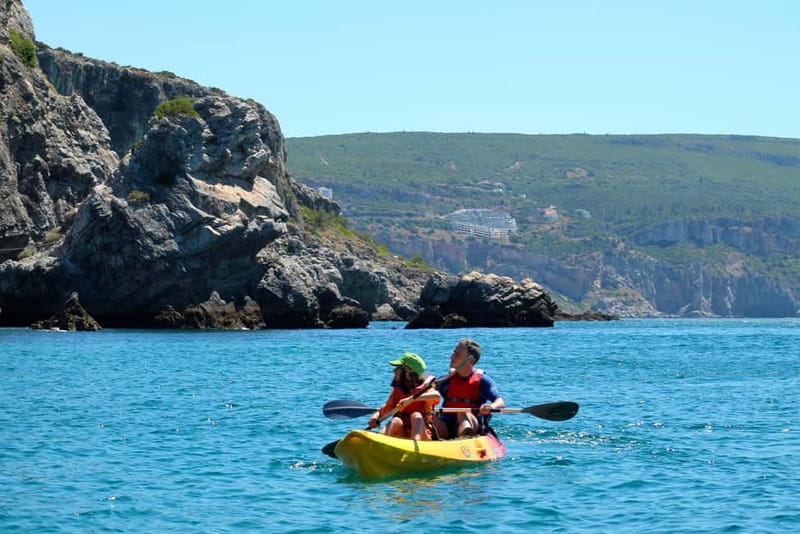 Lisbon: Arrabida Park Kayak Tour with Beach Picnic - Kayaks and safety briefing: what beginners should expect