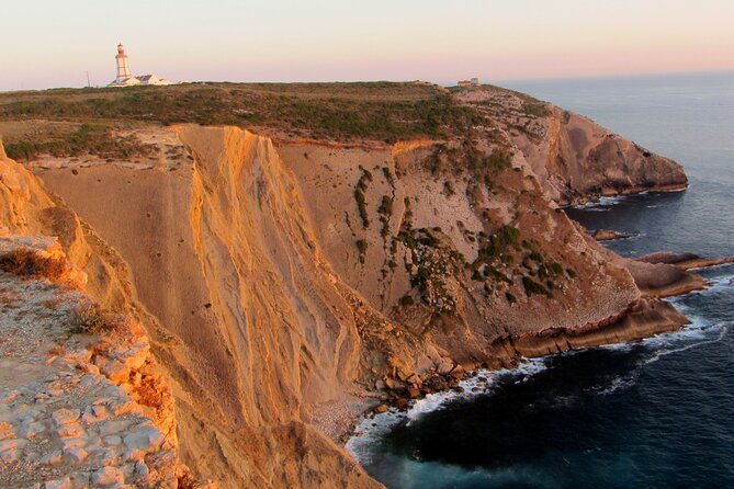 Lisbon: Arrábida Park, Sesimbra, Christ the King private tour - Sesimbra: seaside town energy and a castle you can walk