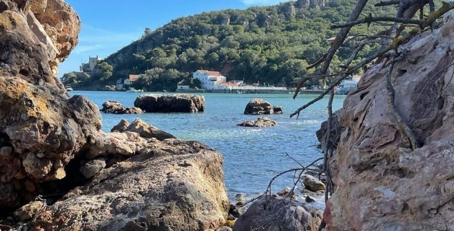 Lisbon: Arrábida & Sesimbra w/ Palmela Castle & Wine Tasting - Palmela Castle: Walls, Viewpoints, and a Real Break