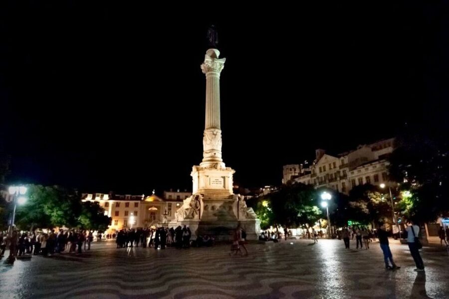 Lisbon: Authentic Fado Show, Dinner and Night Tour - Live Fado show: soulful, emotional, and genuinely moving