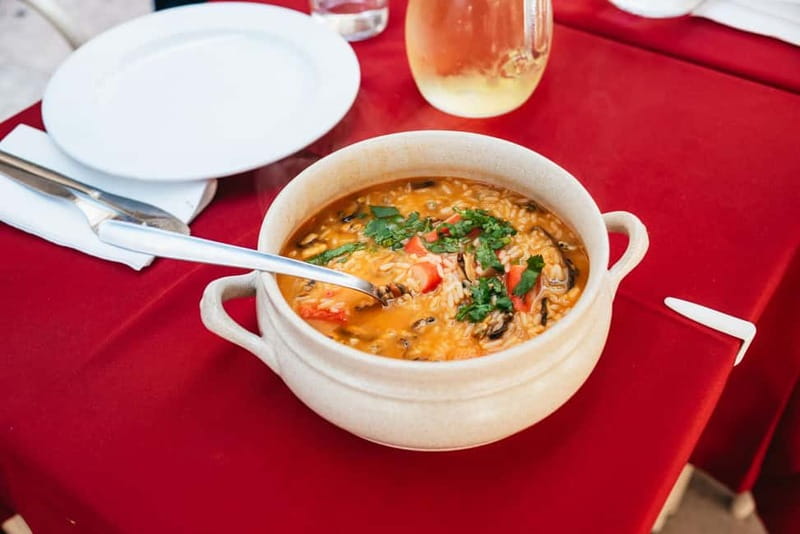 Lisbon: Baixa District Food Tour with Dinner and Drinks - Drinks included: Vinho Verde, beer, and the cherry kick