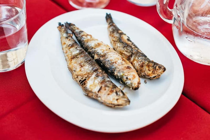 Lisbon: Baixa District Food Tour with Dinner and Drinks - Where you meet and how the evening flows