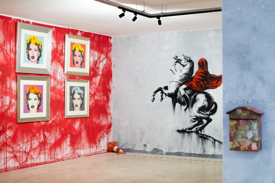 Lisbon: Banksy Museum Permanent Exhibition Entry Ticket - The crowd-pleasers: Girl with Balloon and Sweep It Under the Carpet