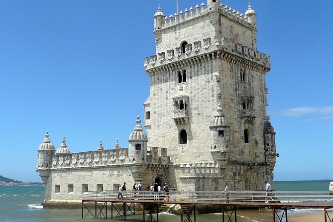 Lisbon & Belém: Private Tour half day trip by Electric Tuk Tuk - Where you start: Restauradores Square and an easy meetup plan