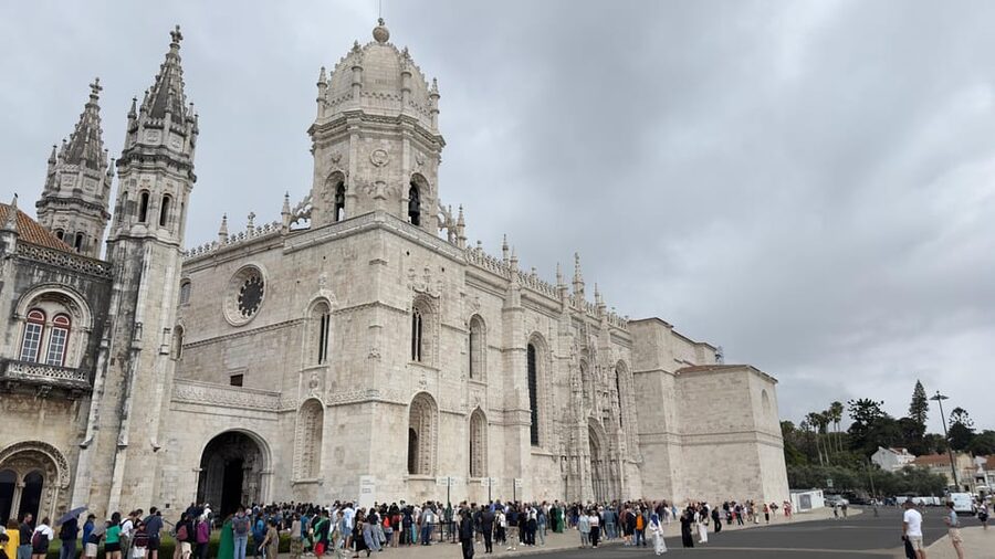 Lisbon: Belem Tour with Pastéis at Jerónimos Monastery - Padrão dos Descobrimentos: Prince Henry’s era, explained walk-by-walk