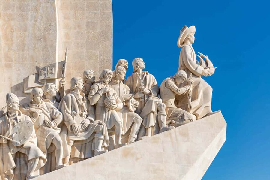 Lisbon: Belém Tuk Tuk Tour: Jerónimos, MAAT & Tower Views - Padrão dos Descobrimentos: quick stop, big storytelling payoff