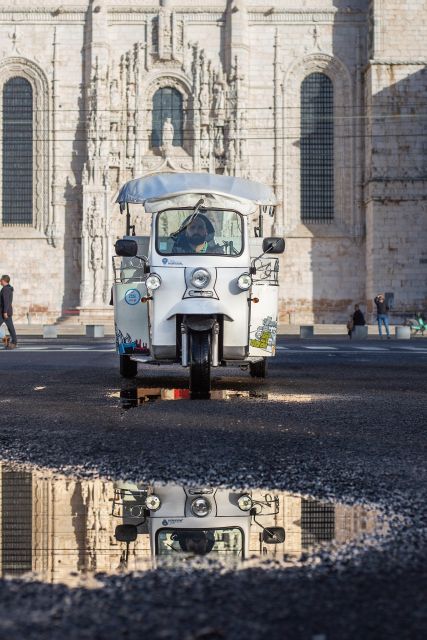 Lisbon: Belém Tuk Tuk Tour with Pastel de Nata Tasting - Monument to the Discoveries: the storytelling bridge between sights