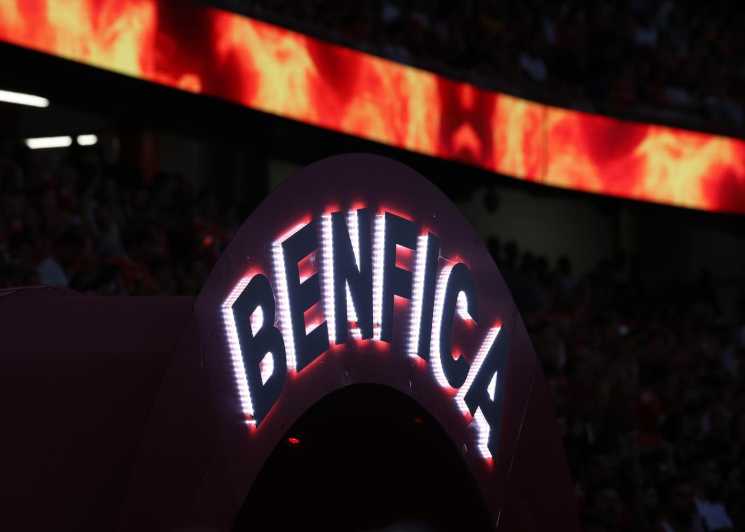 Lisbon: Benfica Museum Tour with Souvenir Scarf - Entering the museum: meeting at the door and getting your scarf