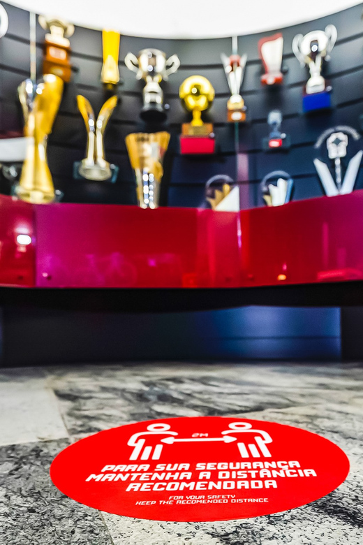 Lisbon: Benfica Museum Tour with Souvenir Scarf - Eusébio and the multimedia push that helps the timeline stick