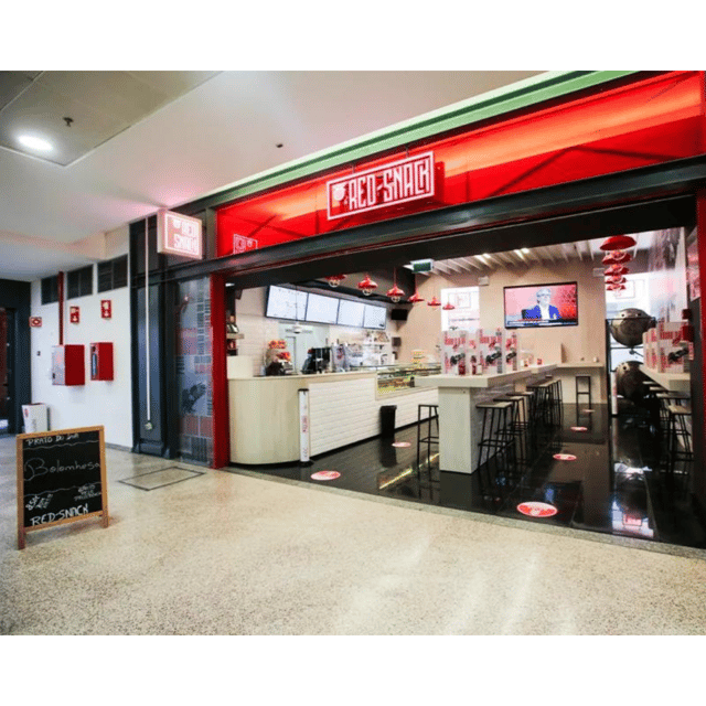 Lisbon: Benfica Stadium and Museum Tour with Meal and Scarf - Benfica Museum–Cosme Damião: trophies, tech, and Lisbon’s club story