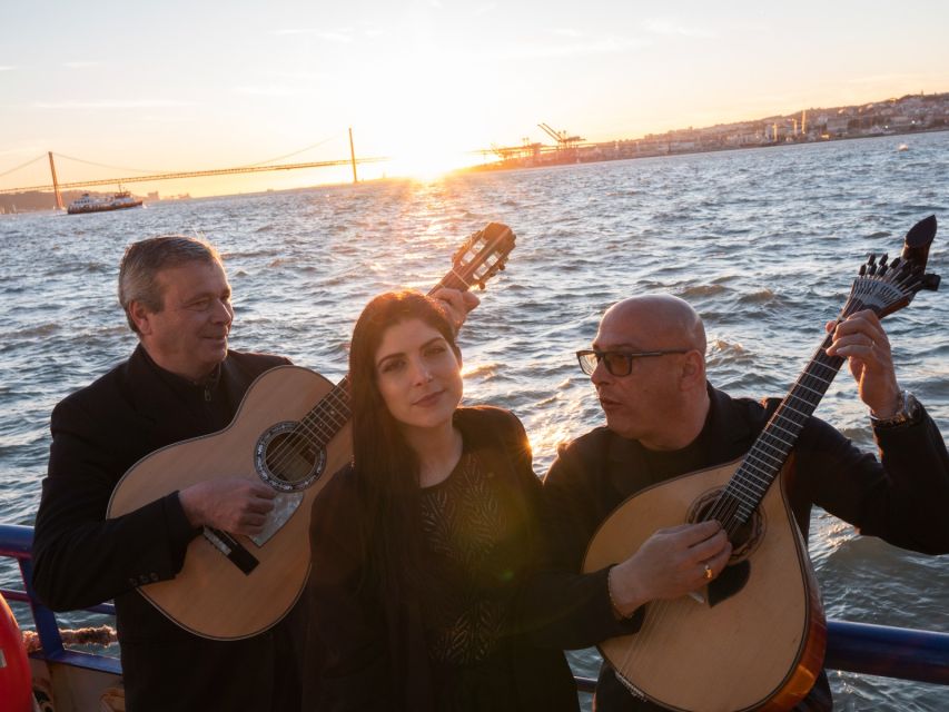 Lisbon: Boat Cruise with Live Fado Performance and a Drink - The river route: Lisbon highlights you pass in about an hour