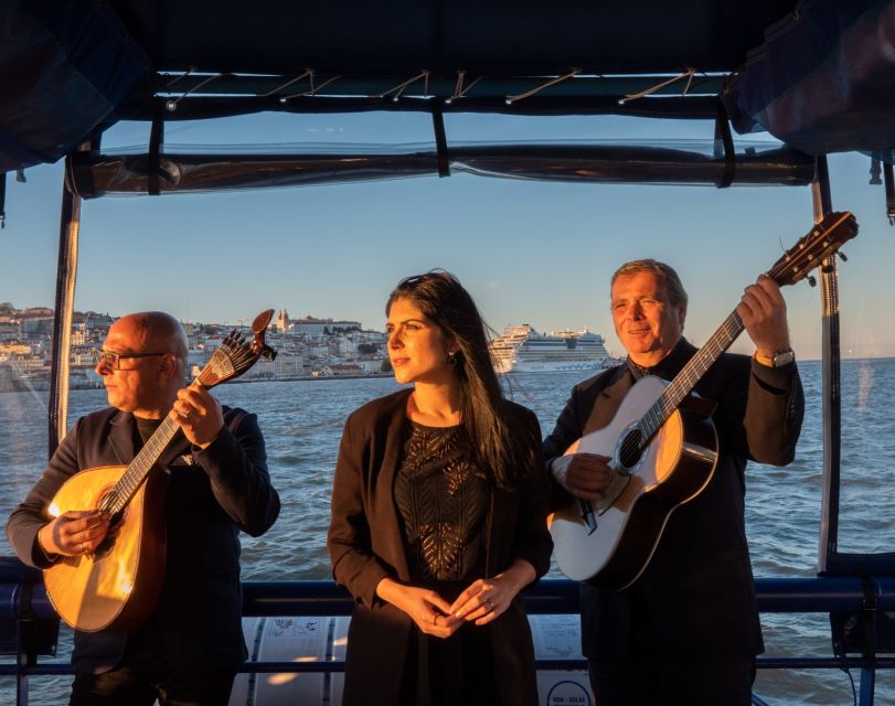 Lisbon: Boat Cruise with Live Fado Performance and a Drink - Timing and the “one-hour Lisbon” effect