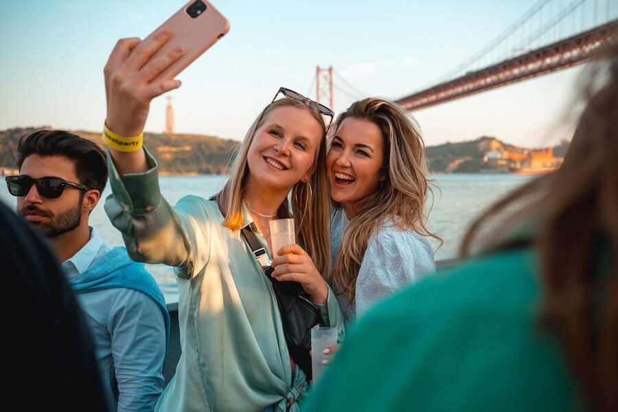 Lisbon Boat Party - Live DJ & Afterparty with VIP Club entry - Meeting the Principe Perfeito: what to do first