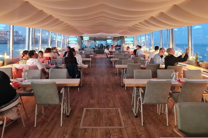 Lisbon Boat ride on Tagus river - Boat comfort: decks, A/C, WiFi, and where to sit
