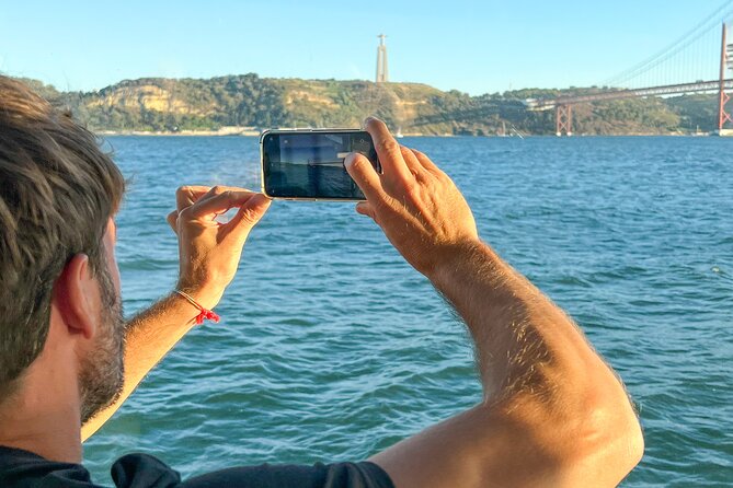 Lisbon Boat ride on Tagus river - Price and value: why it costs about $24 for 1h40 on the water