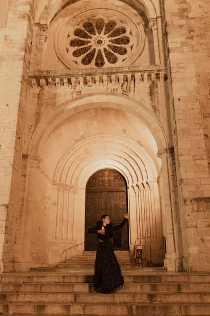 Lisbon by Night: Guided Walking Tour - The Unholy Secrets - Starting in Rossio Square, finding the lantern fast