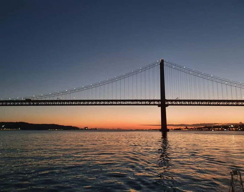 Lisbon: Catamaran Cruise with Drinks & Pastel de Nata - What the Crew Storytelling Actually Adds (Without Taking Over)