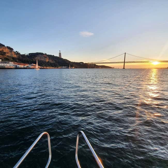 Lisbon: Catamaran Cruise with Drinks & Pastel de Nata - Christ the King and the 25 de Abril Bridge From Water Level