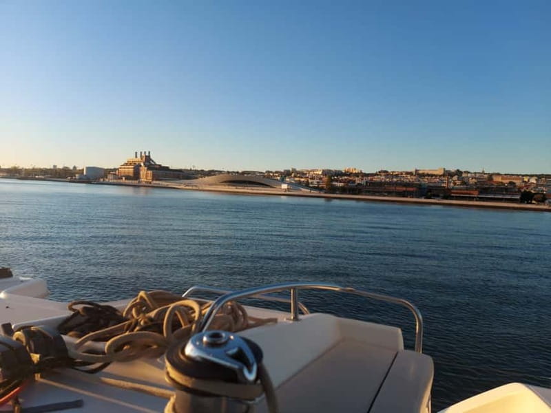 Lisbon: Catamaran Cruise with Drinks & Pastel de Nata - Getting on Board at Blue Skipper Without Turning It Into a Hunt