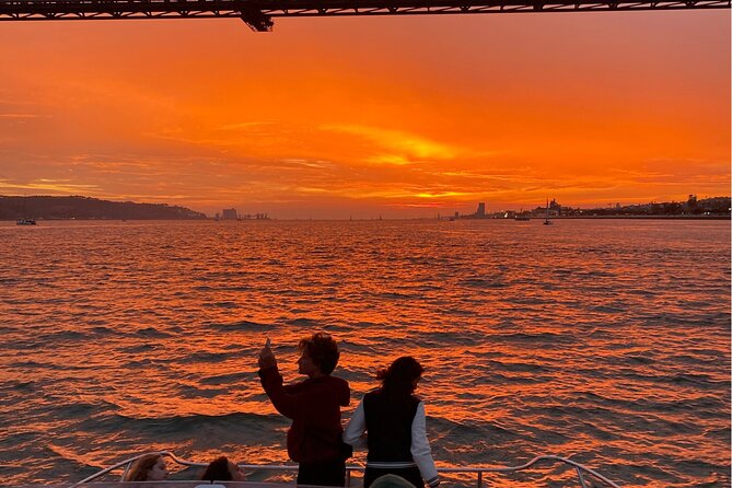 Lisbon: Catamaran Luxury Sunset and Wine Tour - Following the Route: What You See at Each River Moment