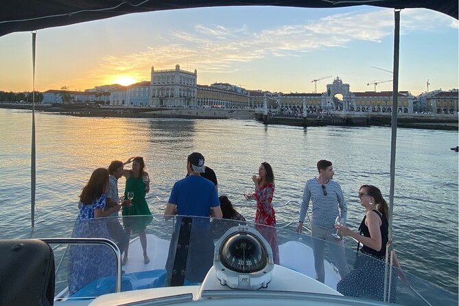 Lisbon: Catamaran Luxury Sunset and Wine Tour - Timing, Weather, and the Smart Packing List
