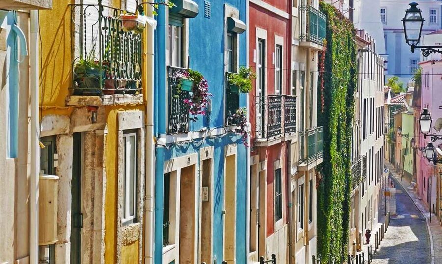 Lisbon: Chiado, Bairro Alto, and Principe Real Tuk Tuk Tour - What the guide should help you spot: street art, angles, and the “why” behind stops