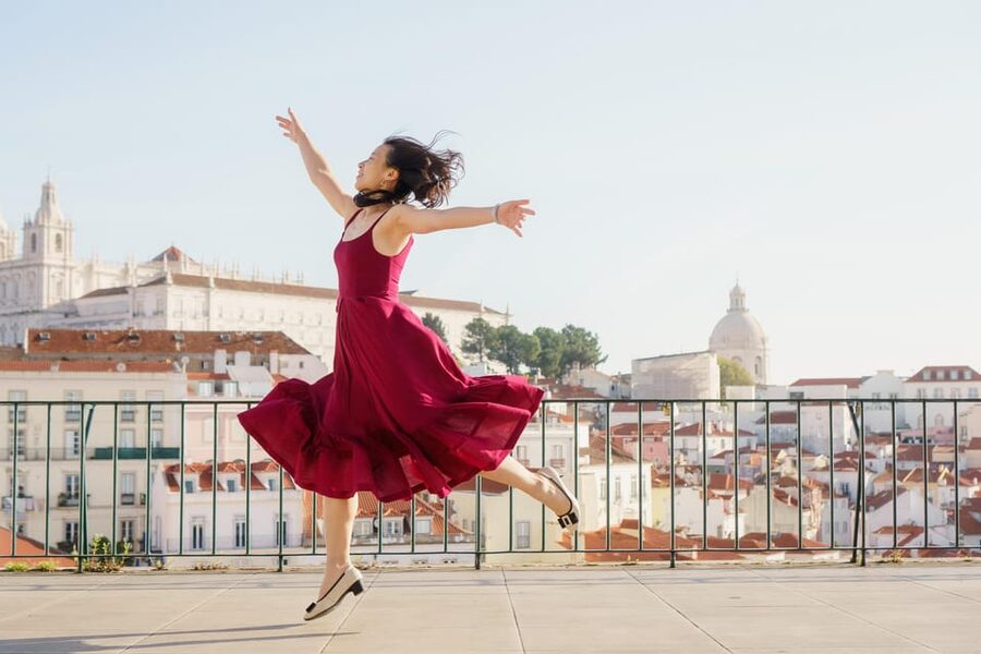 Lisbon: Cinematic Photoshoot with Local Photographer Guide - Key highlights at a glance