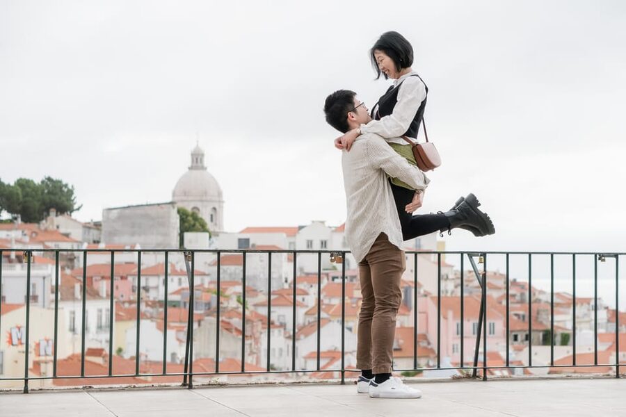 Lisbon: Cinematic Photoshoot with Local Photographer Guide - Stop-by-stop: Praça da Figueira, Santa Justa Lift, and Alfama
