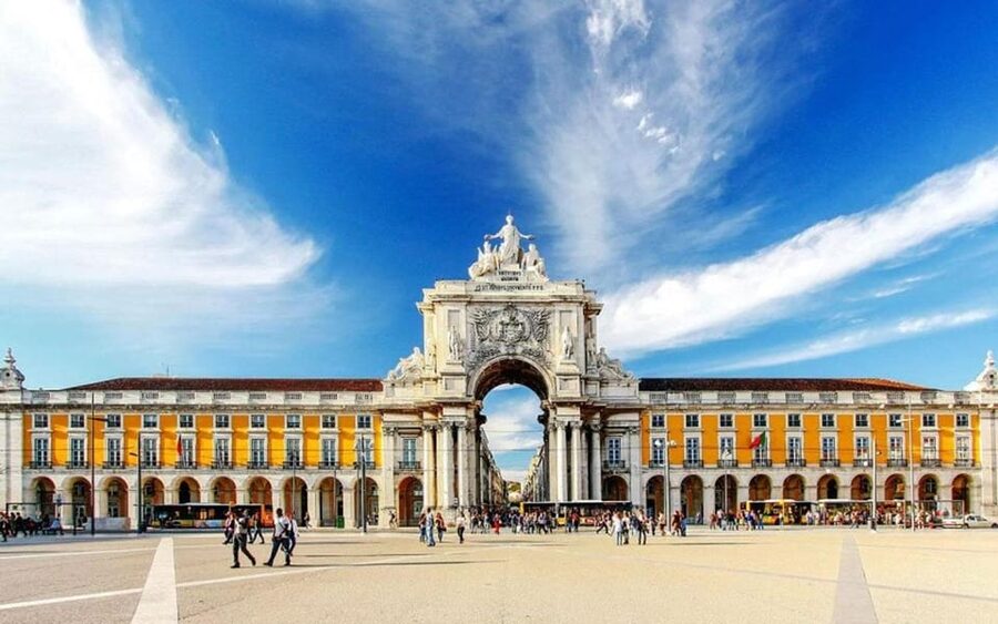 Lisbon City Tour: All Must-See Attractions with Expert Guide - Belém Tower and the Age of Discoveries story in one arc