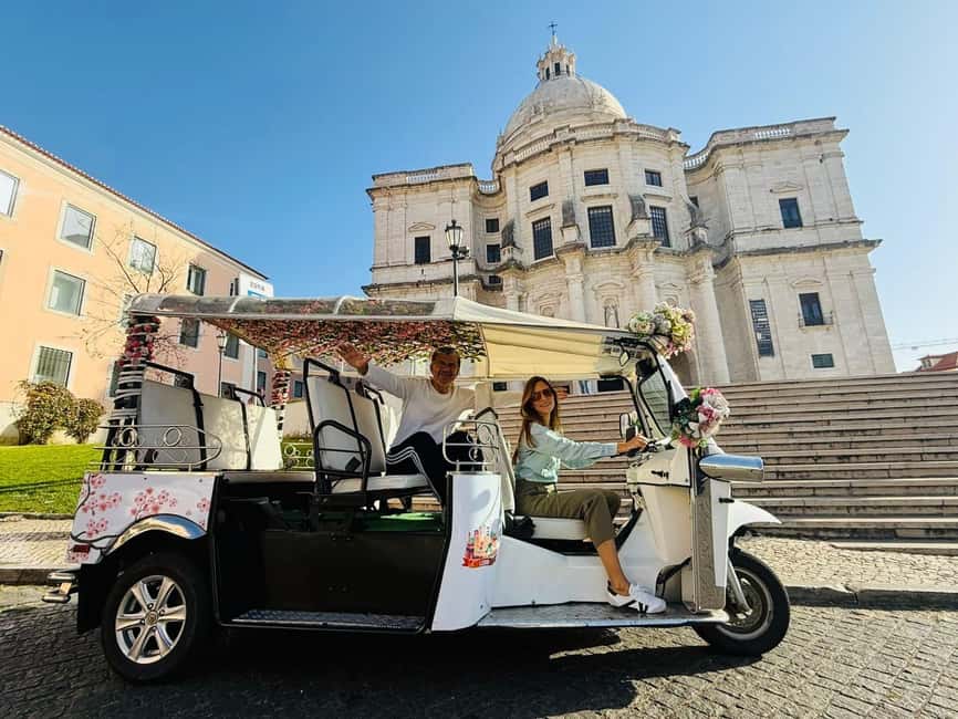Lisbon: City Tour by Tuk Tuk with Free Souvenir - The guide makes the difference: jokes, context, and the photo push