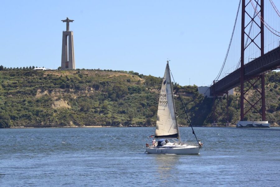 Lisbon: Day and Sunset Tour on the Tagus River - Arriving at Alcântara Dock and Boarding the Sailboat