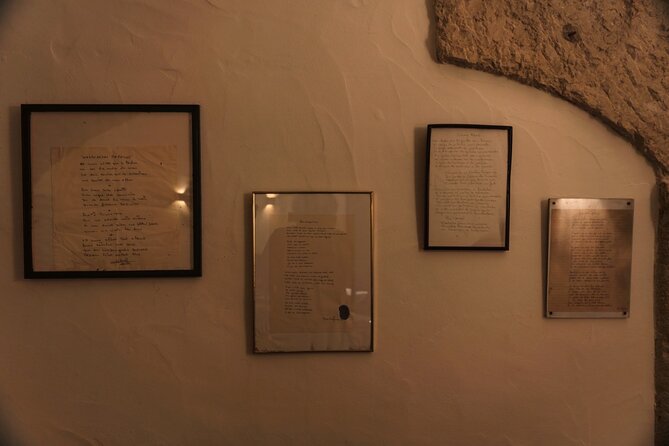 Lisbon: Dinner with Rising Stars of Fado at Canto do Poeta - Dinner Course Flow: Couvert, Starters, Mains, Dessert, Coffee