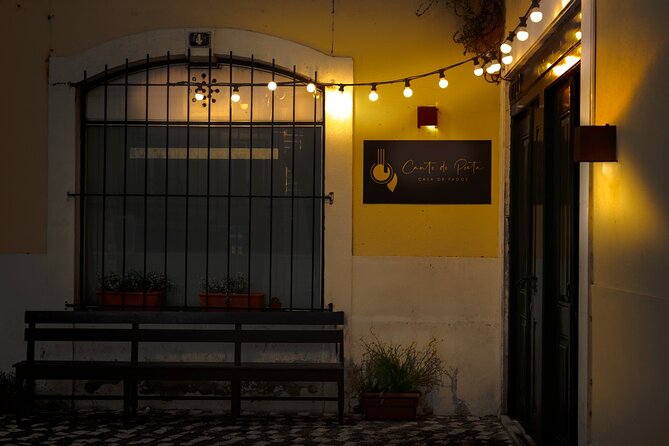Lisbon: Dinner with Rising Stars of Fado at Canto do Poeta - Portuguese Wine Pairing: Moscatel, Vinho Verde, Reserva Port