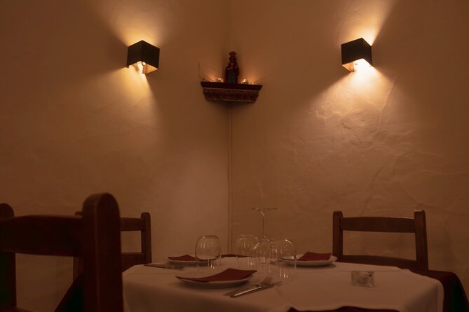 Lisbon: Dinner with Rising Stars of Fado at Canto do Poeta - The Fado Show: Multiple Sets, Guitar and Viola, Rising Voices