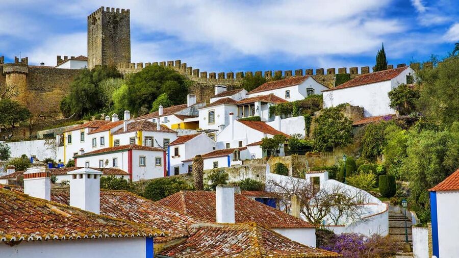 Lisbon: Dinosaur Footprints, Caves, and Obidos Tour - Key things to know before you go