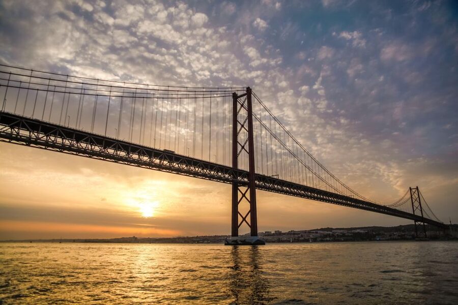 Lisbon: Disco Night Cruise with DJ and Open Bar - Who This Lisbon Disco Night Cruise Fits Best