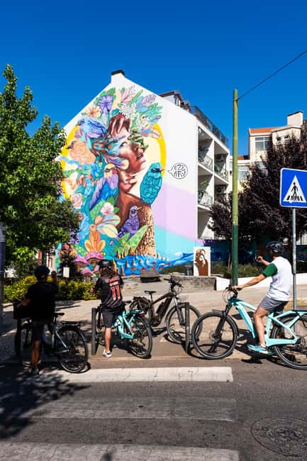 Lisbon: E-Bike Adventure Through the City of Seven Hills - Miradouro de São Pedro de Alcântara: quick, useful, and photogenic